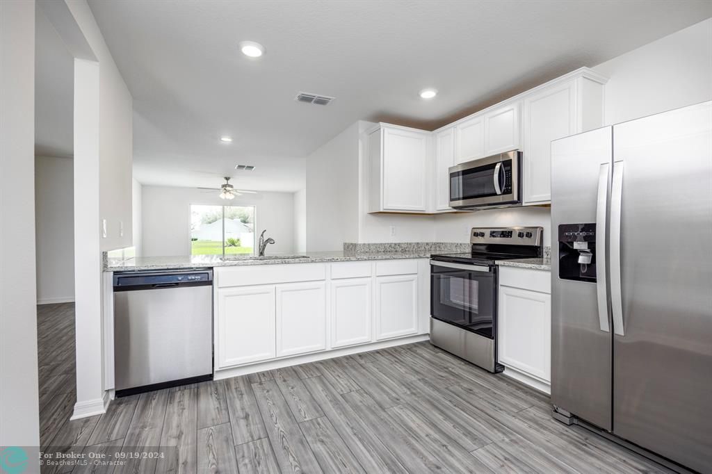 Active With Contract: $402,900 (3 beds, 2 baths, 1270 Square Feet)