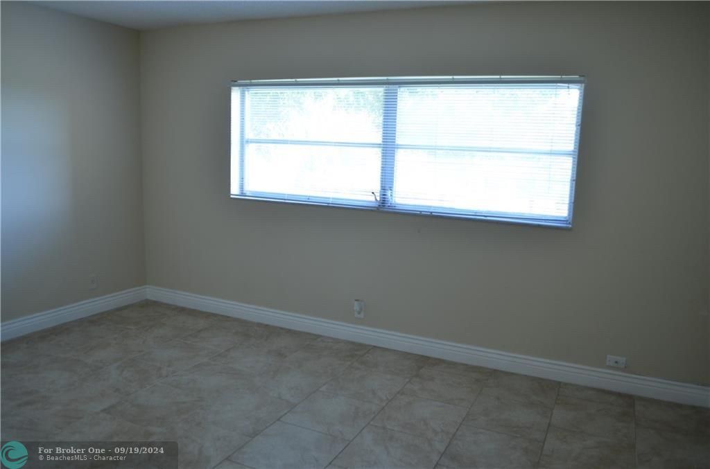 For Rent: $1,600 (2 beds, 2 baths, 930 Square Feet)