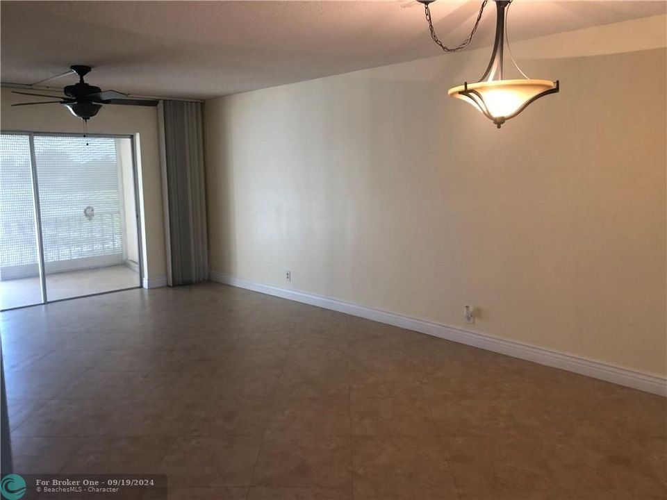 For Rent: $1,600 (2 beds, 2 baths, 930 Square Feet)