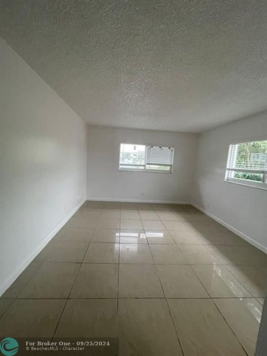 For Rent: $2,050 (2 beds, 2 baths, 950 Square Feet)