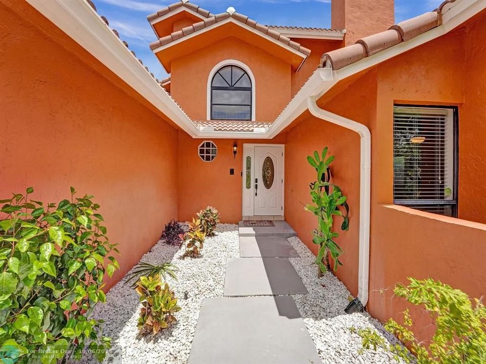 Active With Contract: $5,500 (5 beds, 4 baths, 3360 Square Feet)