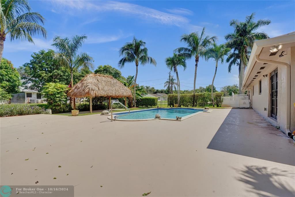 For Sale: $1,450,000 (5 beds, 4 baths, 4124 Square Feet)