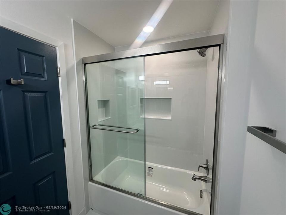 Active With Contract: $3,000 (2 beds, 2 baths, 1108 Square Feet)