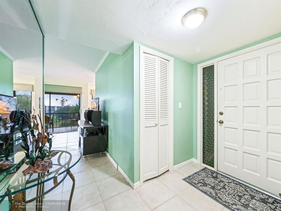 For Sale: $225,000 (2 beds, 2 baths, 1072 Square Feet)