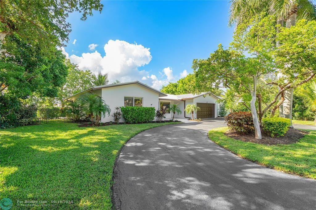 For Sale: $1,899,999 (3 beds, 2 baths, 1714 Square Feet)