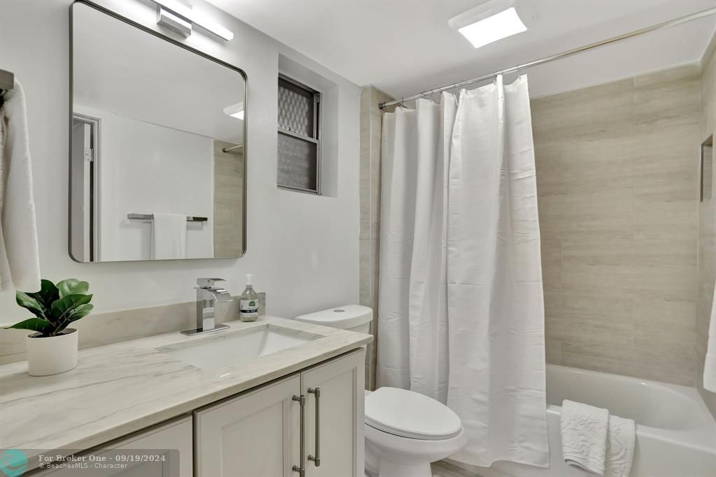 For Sale: $229,900 (1 beds, 1 baths, 775 Square Feet)