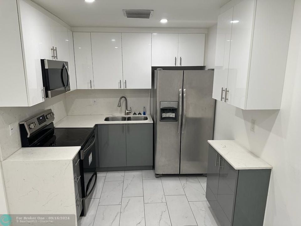 For Sale: $2,350 (2 beds, 2 baths, 800 Square Feet)