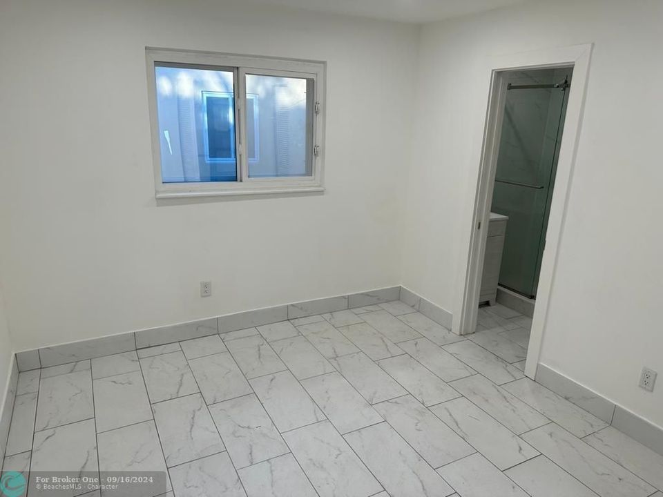 For Sale: $2,350 (2 beds, 2 baths, 800 Square Feet)