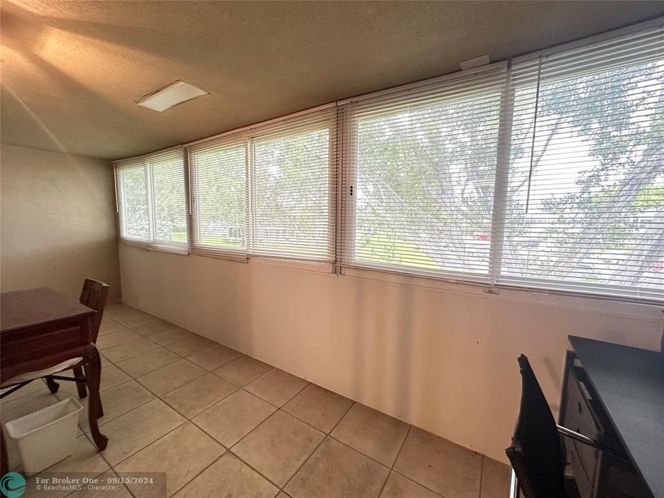 For Rent: $2,600 (2 beds, 1 baths, 828 Square Feet)