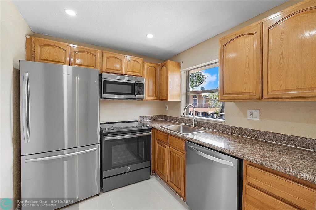 Active With Contract: $125,000 (2 beds, 1 baths, 624 Square Feet)