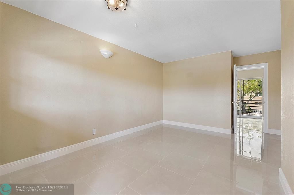 Active With Contract: $125,000 (2 beds, 1 baths, 624 Square Feet)