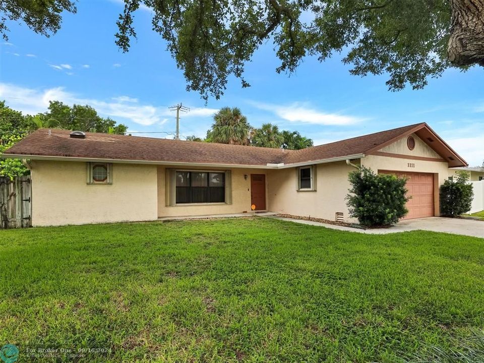 For Sale: $699,999 (3 beds, 2 baths, 1636 Square Feet)