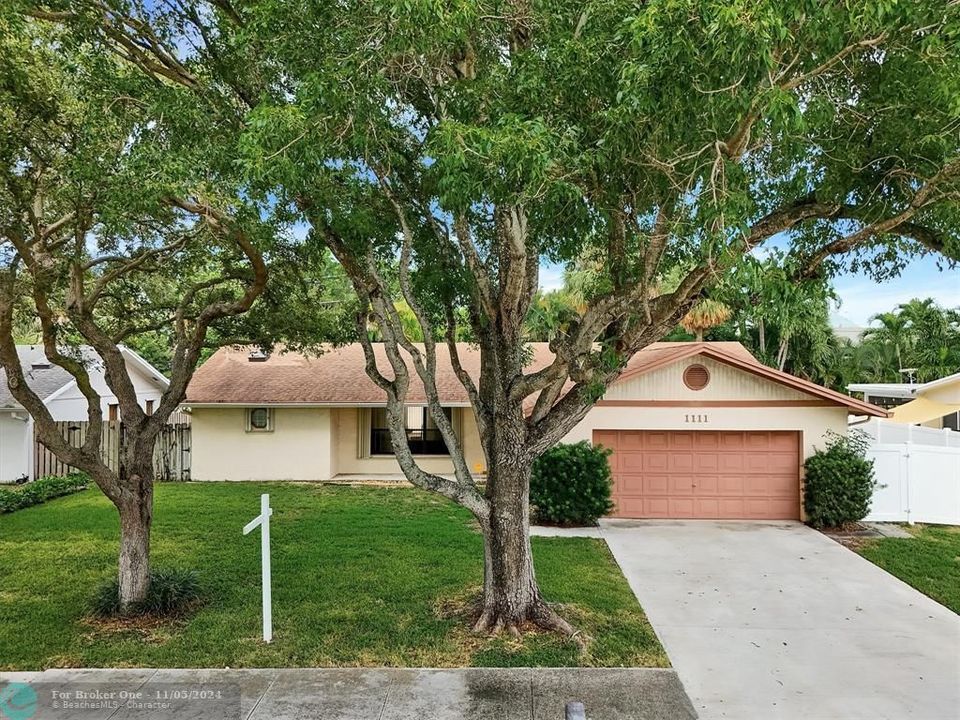 For Sale: $699,999 (3 beds, 2 baths, 1636 Square Feet)