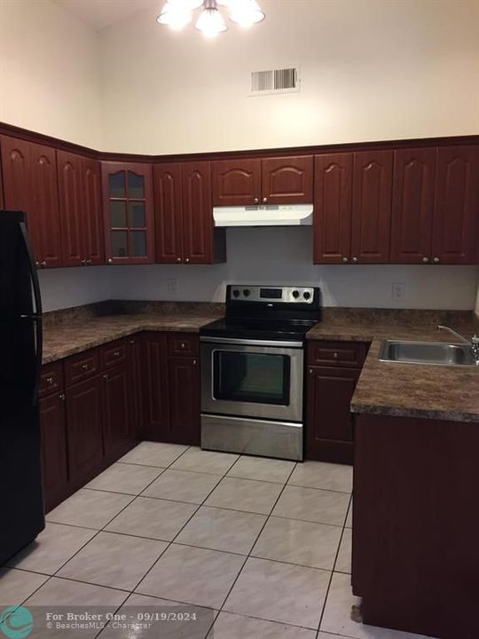 For Rent: $3,200 (3 beds, 2 baths, 1350 Square Feet)