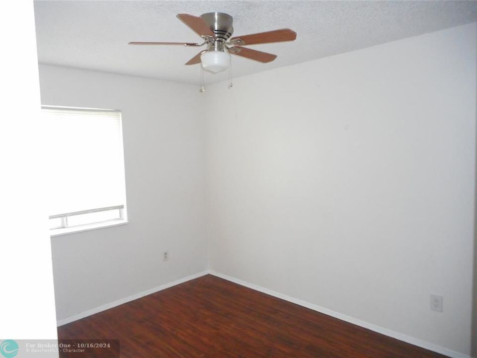 For Rent: $3,200 (3 beds, 2 baths, 1350 Square Feet)