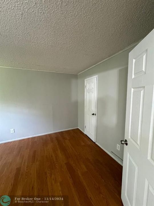 For Sale: $850 (2 beds, 1 baths, 0 Square Feet)