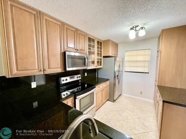 For Rent: $2,500 (2 beds, 2 baths, 1286 Square Feet)