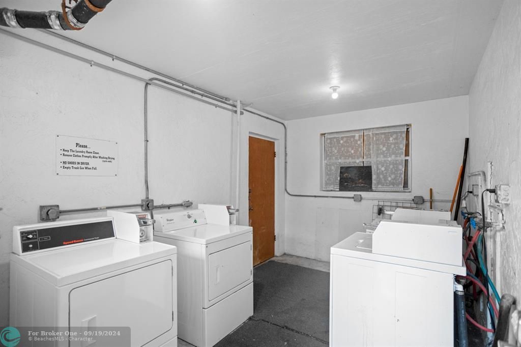 For Sale: $1,800 (2 beds, 1 baths, 745 Square Feet)