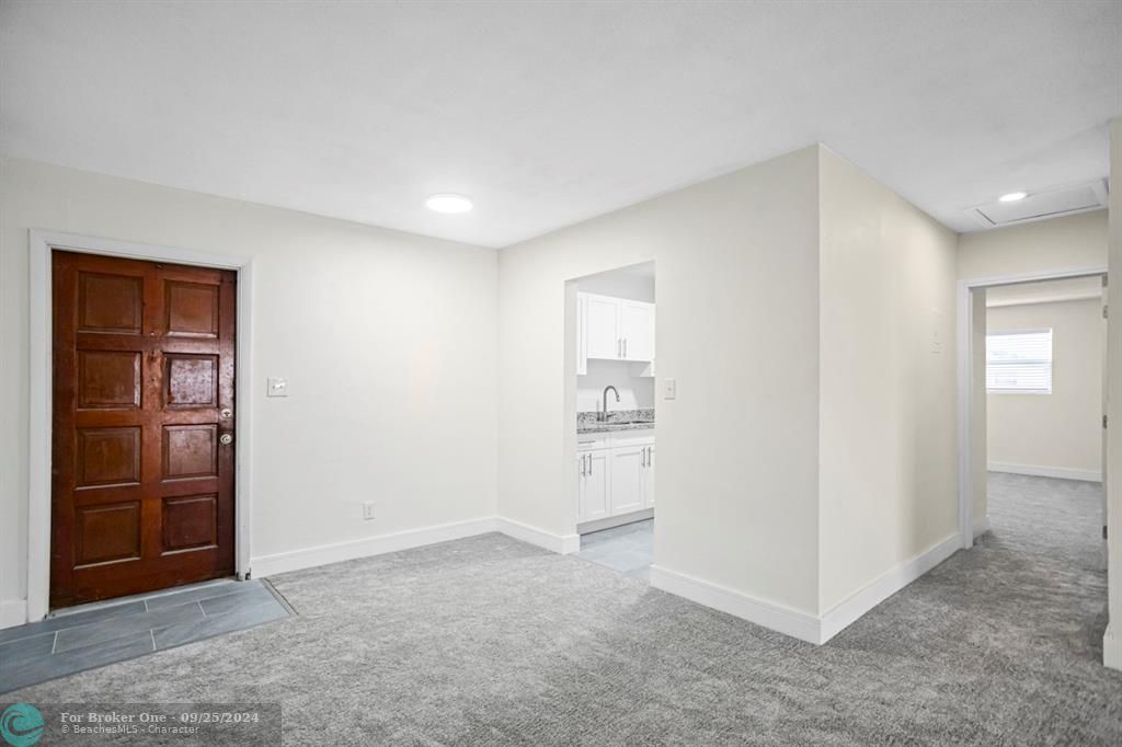 For Sale: $1,800 (2 beds, 1 baths, 745 Square Feet)