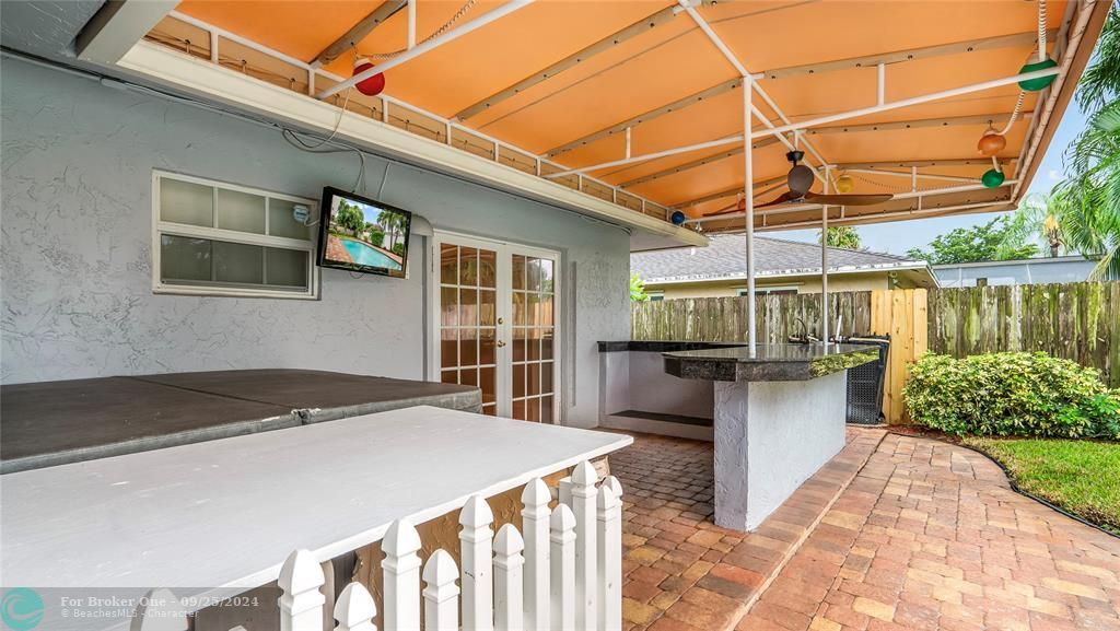 En Venta: $675,000 (4 camas, 2 baños, 1880 Pies cuadrados)