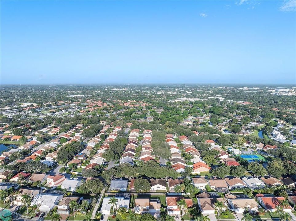 For Sale: $899,000 (4 beds, 2 baths, 2728 Square Feet)