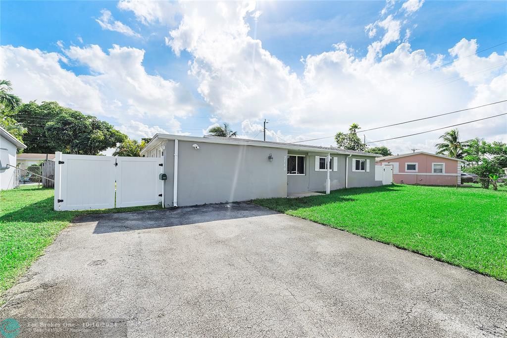 For Sale: $600,000 (4 beds, 2 baths, 1518 Square Feet)