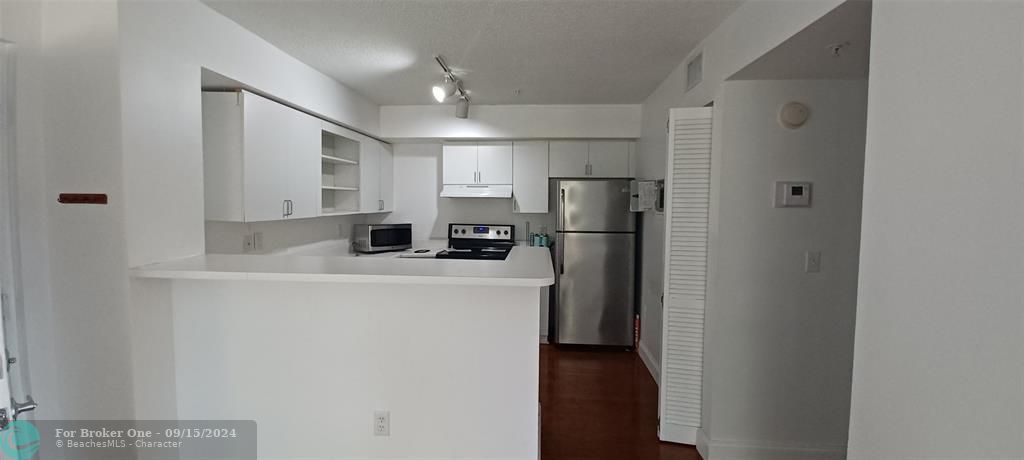 For Rent: $1,775 (1 beds, 1 baths, 703 Square Feet)