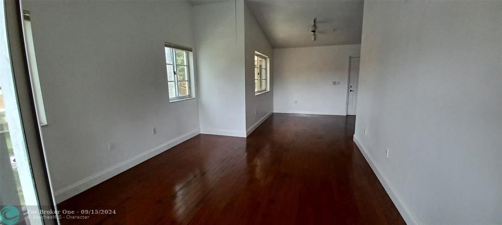 For Rent: $1,775 (1 beds, 1 baths, 703 Square Feet)