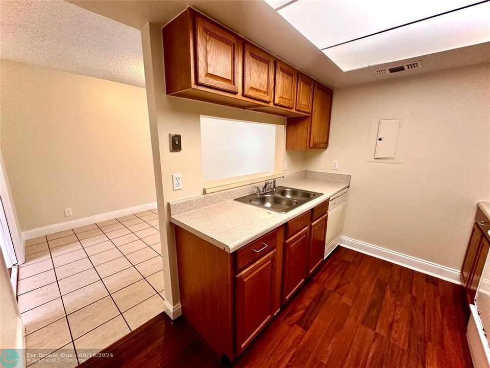 For Rent: $2,100 (3 beds, 2 baths, 1260 Square Feet)