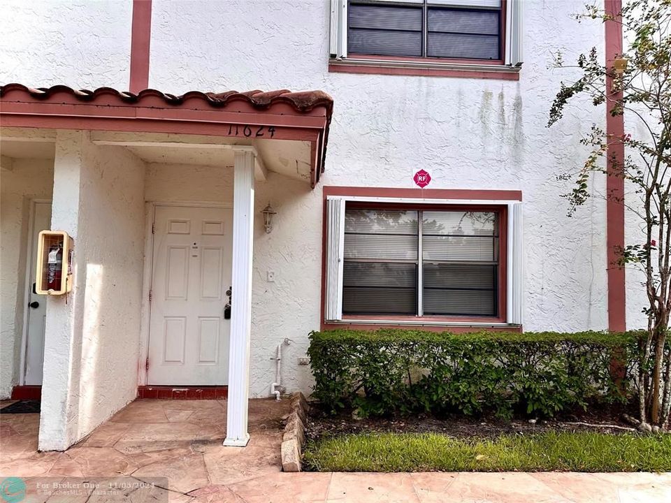 For Rent: $2,100 (3 beds, 2 baths, 1260 Square Feet)