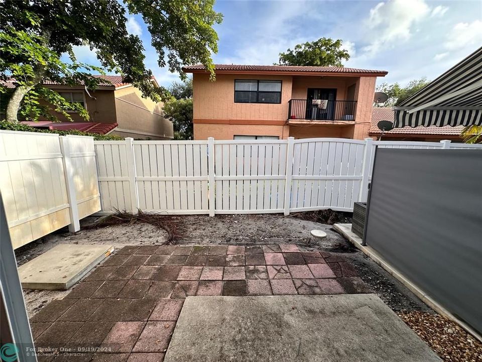 For Rent: $2,100 (3 beds, 2 baths, 1260 Square Feet)