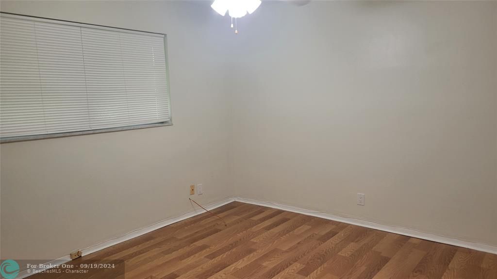 For Sale: $99,000 (1 beds, 1 baths, 590 Square Feet)