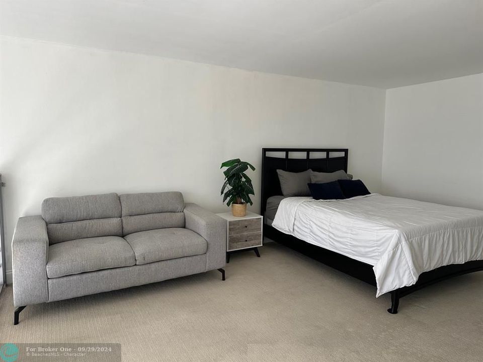 For Rent: $2,995 (1 beds, 1 baths, 920 Square Feet)