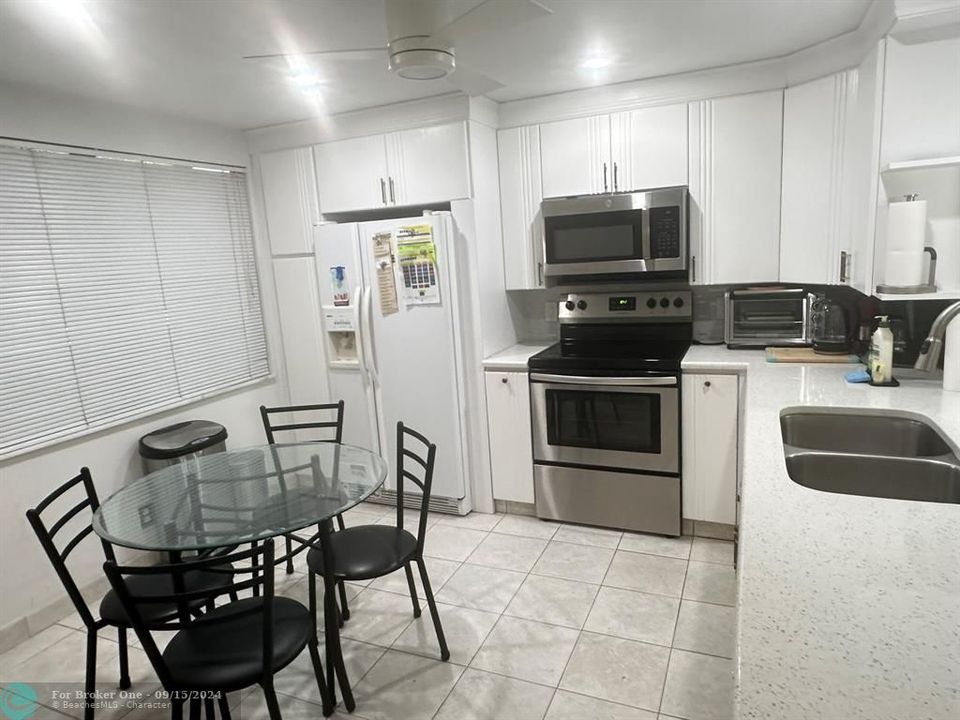 For Rent: $1,850 (2 beds, 2 baths, 1074 Square Feet)