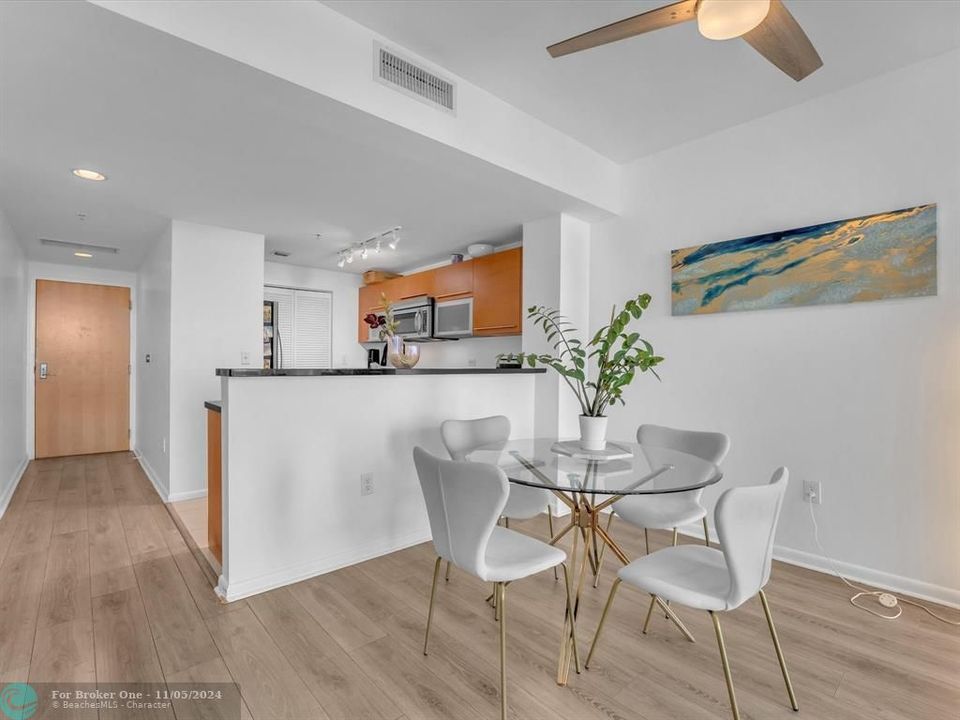 For Sale: $485,000 (1 beds, 1 baths, 802 Square Feet)