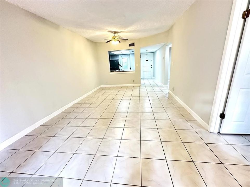 Active With Contract: $184,990 (2 beds, 2 baths, 1100 Square Feet)