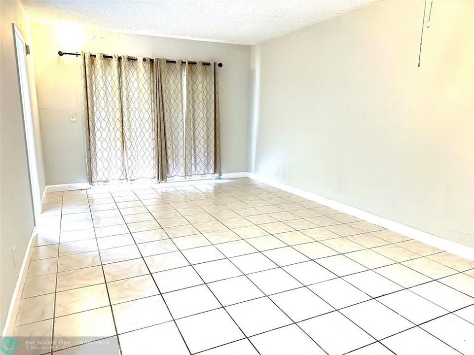 Active With Contract: $184,990 (2 beds, 2 baths, 1100 Square Feet)