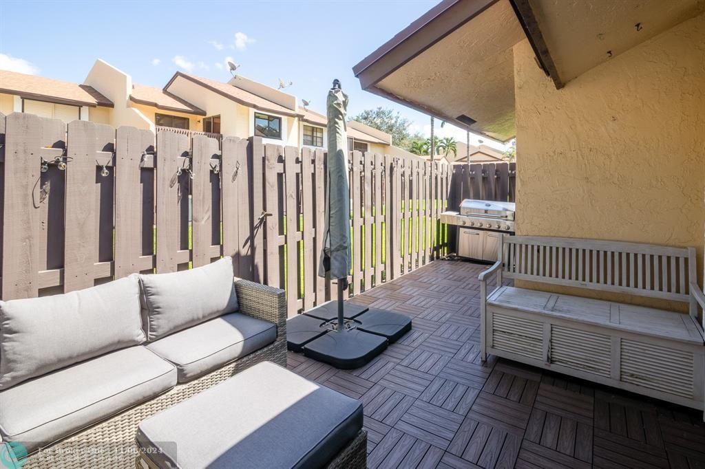 For Sale: $385,000 (2 beds, 2 baths, 1078 Square Feet)