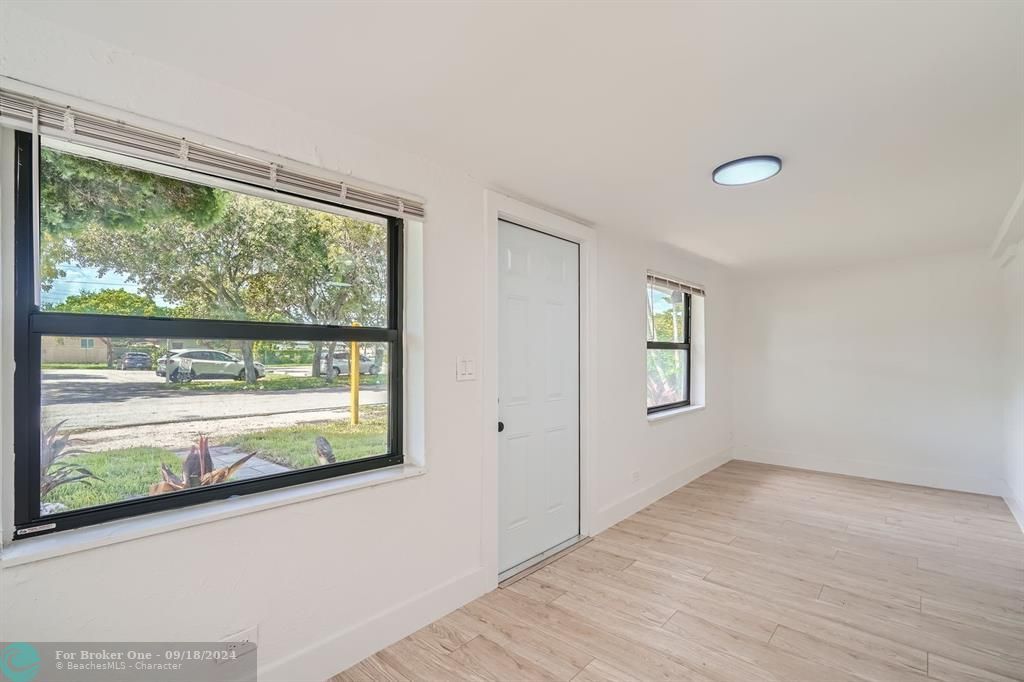 Active With Contract: $424,000 (4 beds, 2 baths, 1846 Square Feet)