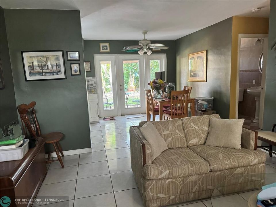 For Sale: $472,500 (3 beds, 2 baths, 1250 Square Feet)