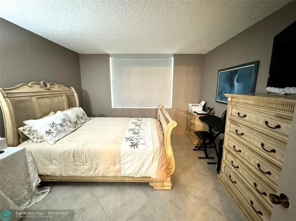 For Sale: $249,900 (1 beds, 1 baths, 630 Square Feet)