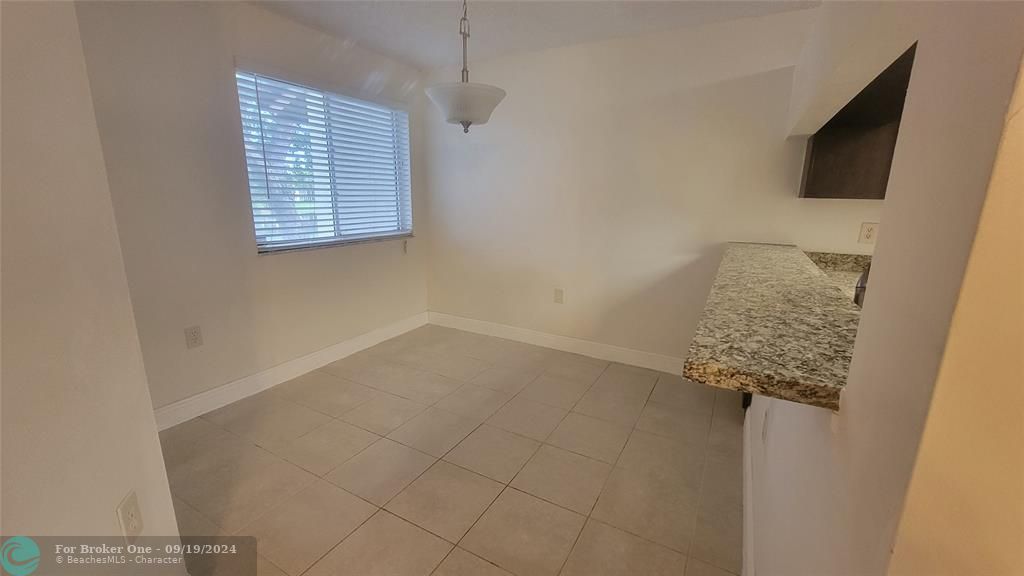 Active With Contract: $1,700 (1 beds, 1 baths, 800 Square Feet)