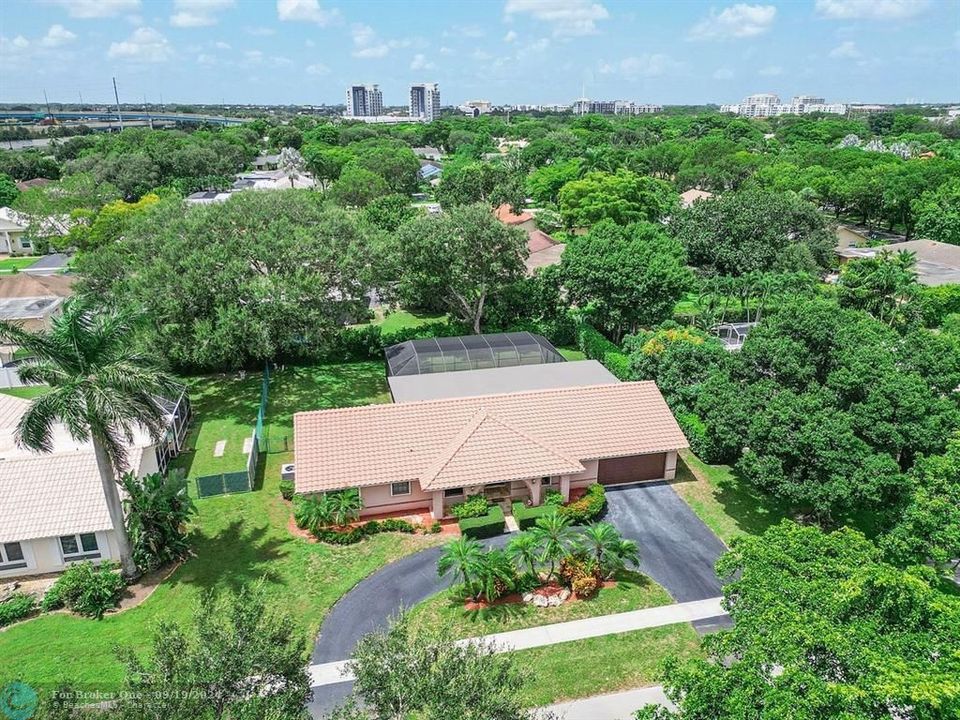 Active With Contract: $725,000 (3 beds, 2 baths, 2402 Square Feet)