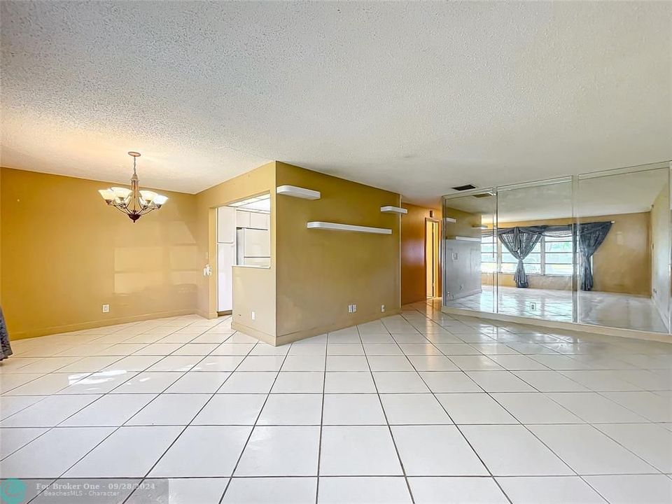 For Sale: $190,000 (1 beds, 2 baths, 1046 Square Feet)