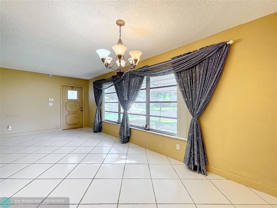 For Sale: $190,000 (1 beds, 2 baths, 1046 Square Feet)