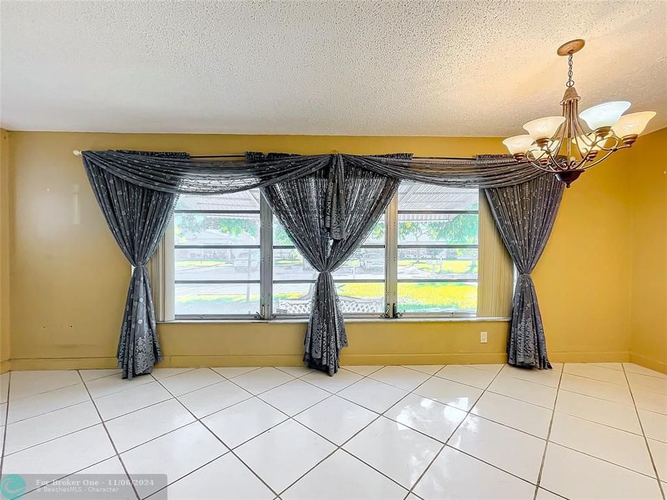 For Sale: $190,000 (1 beds, 2 baths, 1046 Square Feet)