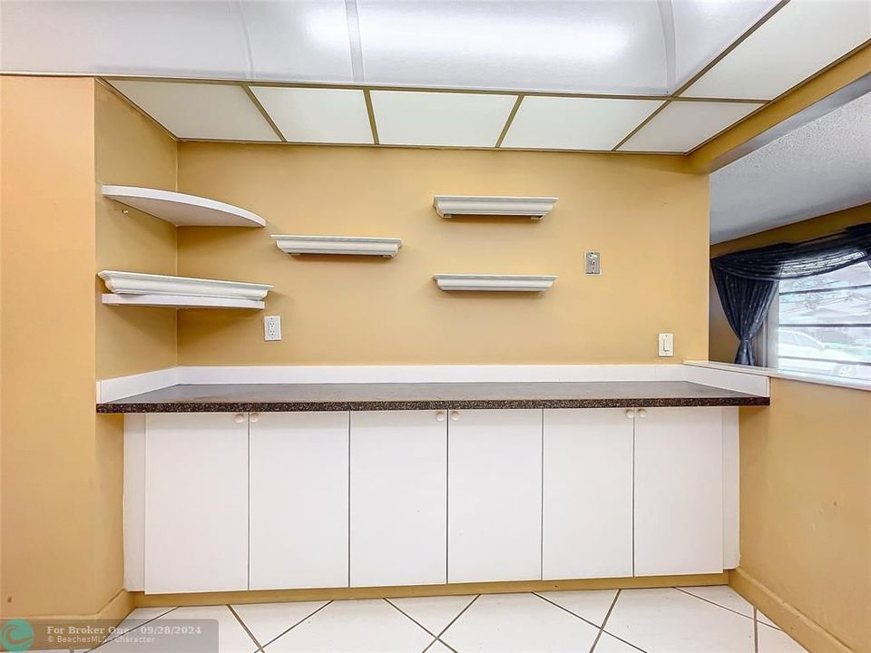 For Sale: $190,000 (1 beds, 2 baths, 1046 Square Feet)