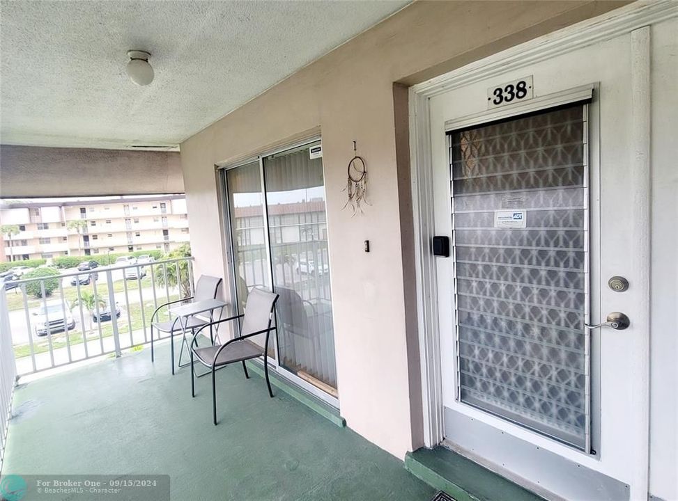 For Rent: $1,700 (2 beds, 2 baths, 922 Square Feet)