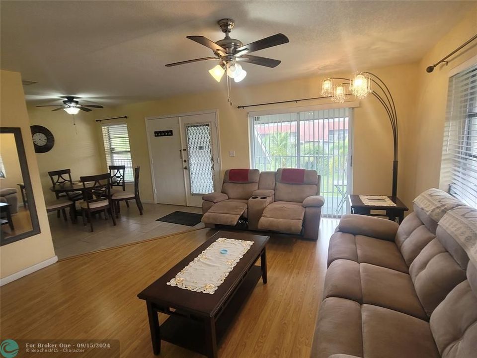 For Rent: $1,700 (2 beds, 2 baths, 922 Square Feet)