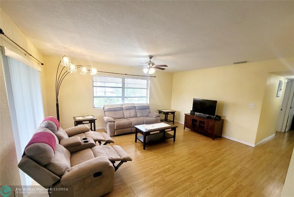 For Rent: $1,700 (2 beds, 2 baths, 922 Square Feet)